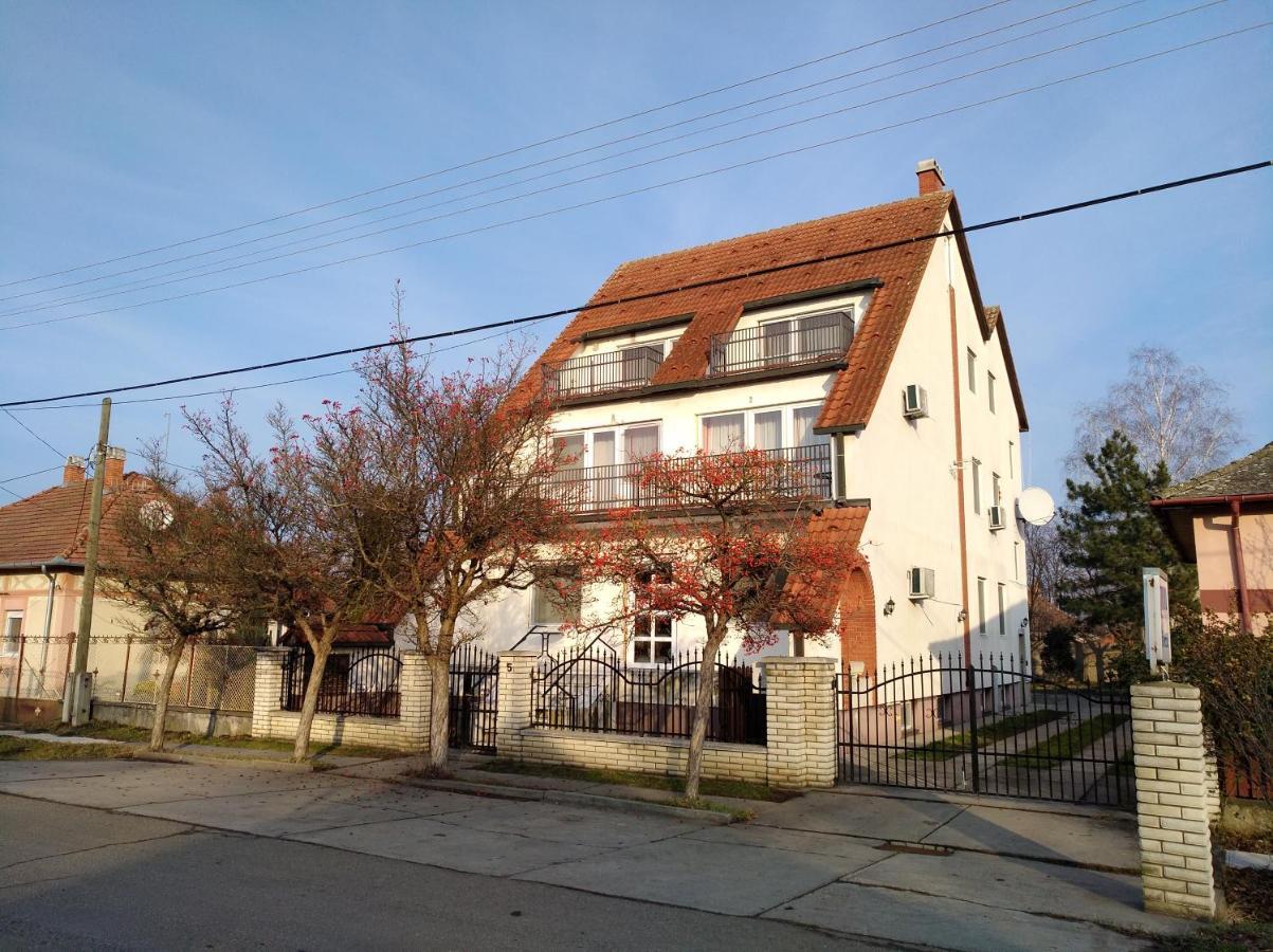 Szilvia Panzio Gyomaendrod Bed and Breakfast Eksteriør billede